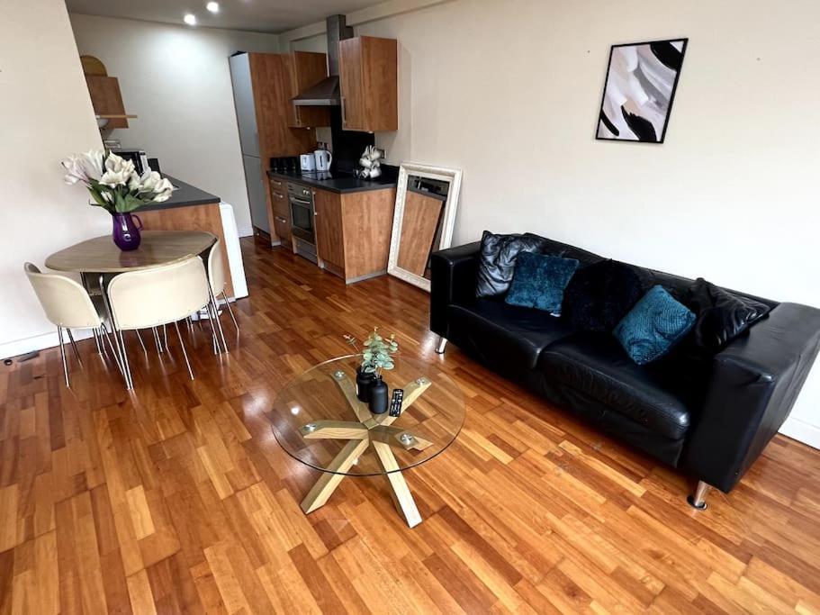 Entire Flat, 2 Bedroom & 2 Bathrooms In Birmingam Exterior foto